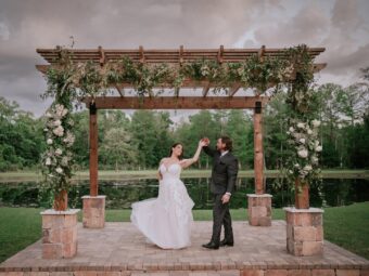 Central Florida Wedding Photographer Ceremony Picture by Daylin Lavoy Photography @ Cypress Creek Farmhouse.